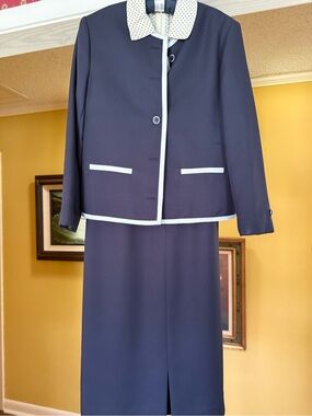 Vintage Vilano by Gerardo Livornese Navy Women's Skirt Suit with White Trim